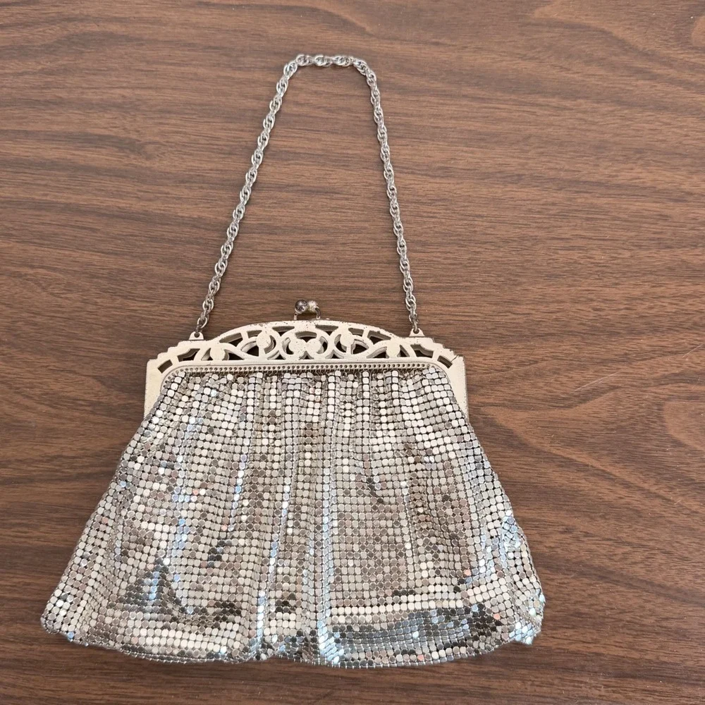 Whiting & Davis Silver Frame Metal Mesh Bag Purse Art Deco Chain Strap Kiss Lock